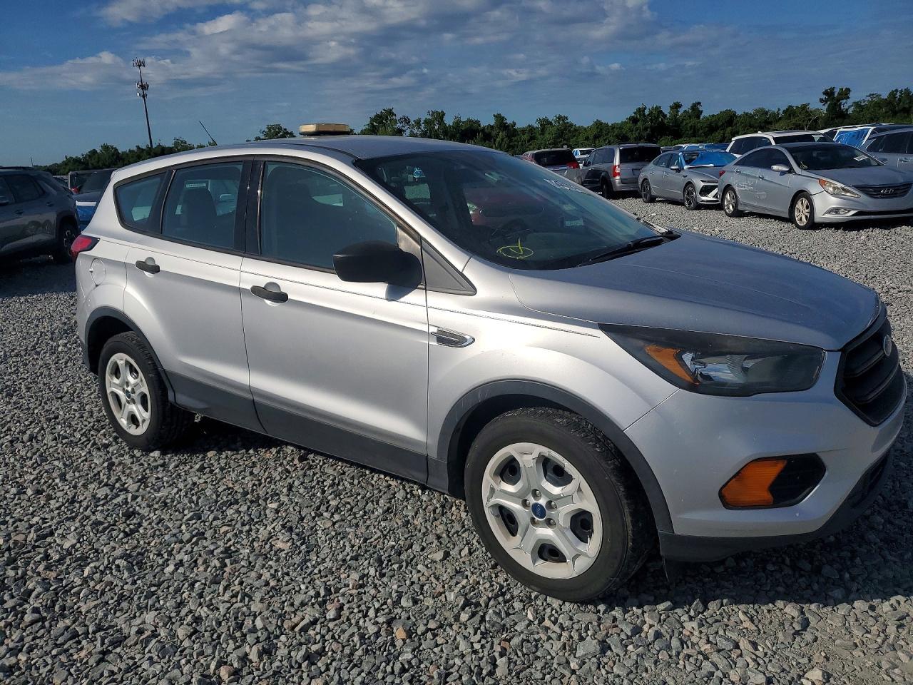 2019 Ford Escape S - Image 4