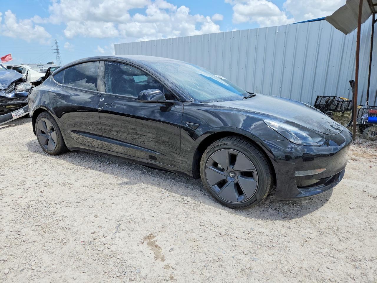 2023 Tesla Model 3 - Фото 4