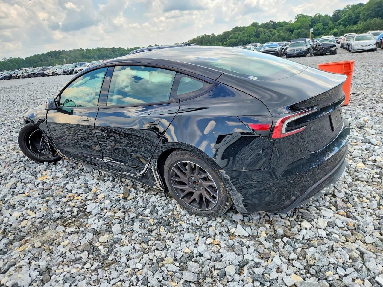 2024 Tesla Model 3 - Фото 2