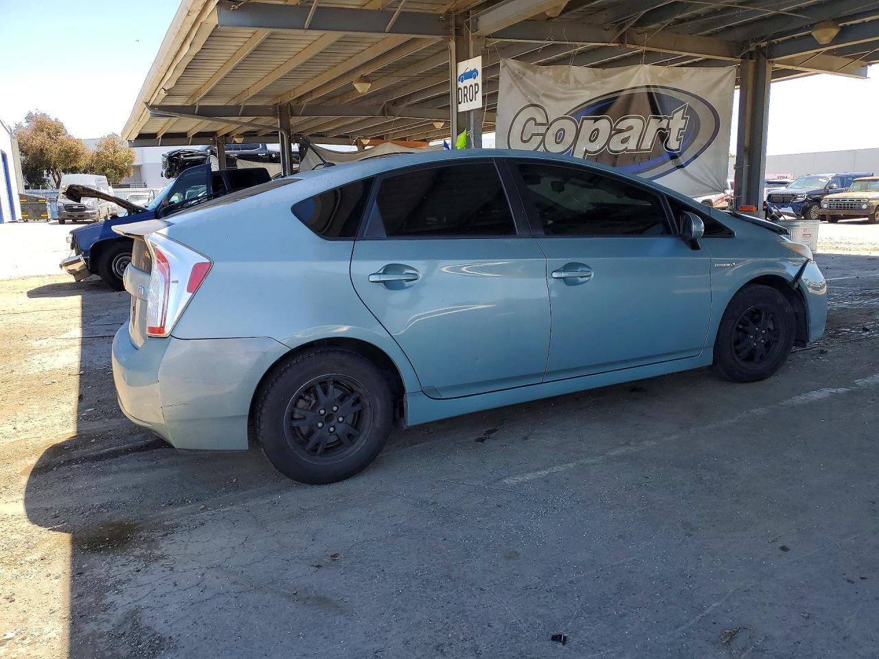 2013 Toyota Prius Two - Фото 3