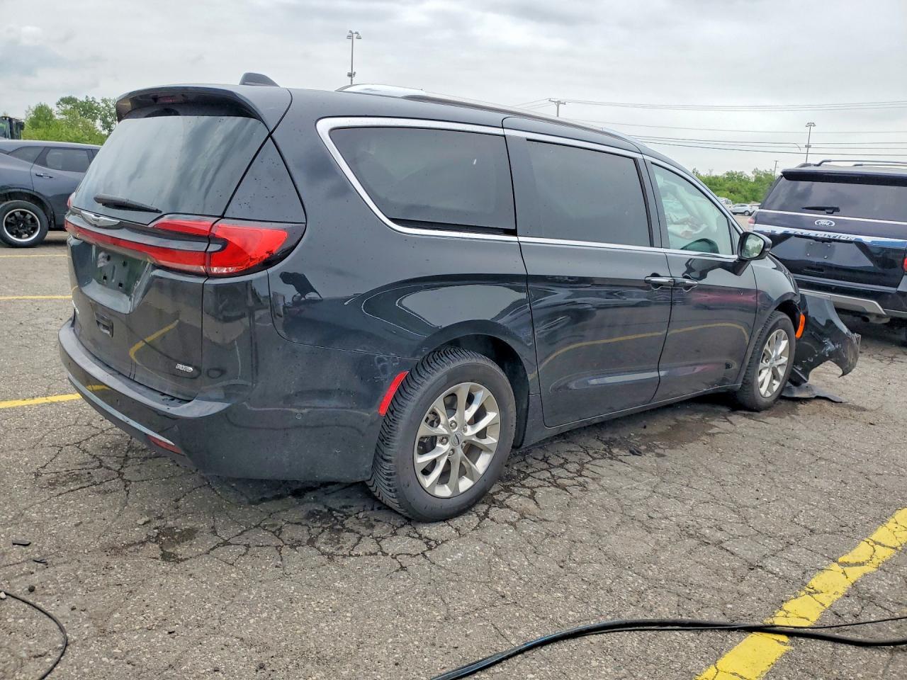 2021 Chrysler Pacifica Touring L - Image 3
