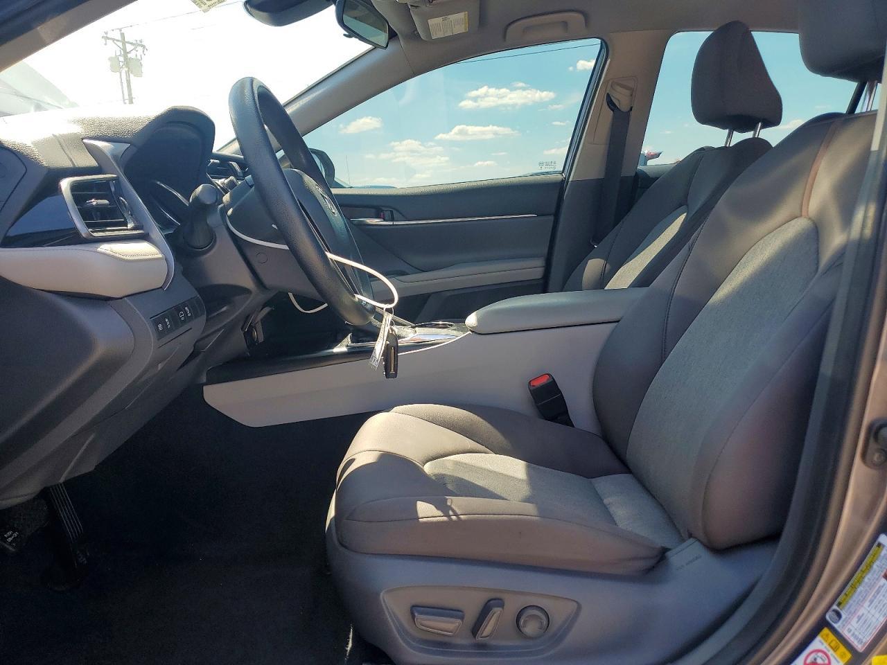 2019 Toyota Camry Le - Фото 7
