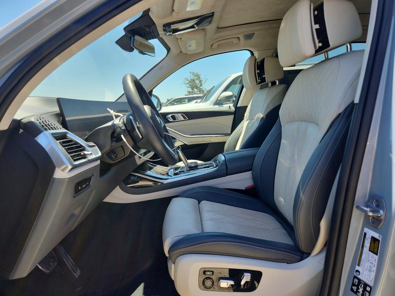 2024 BMW X7 xDrive40I - Image 7