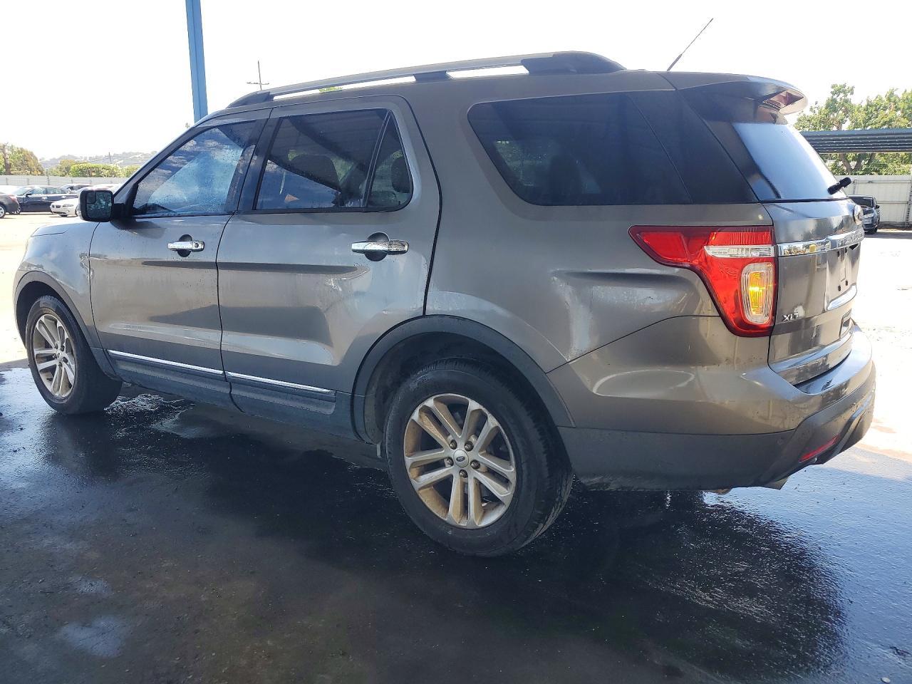 2013 Ford Explorer Xlt - Image 2