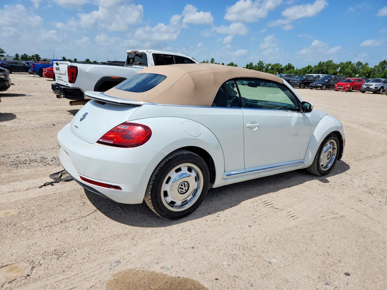 2018 Volkswagen Beetle S - Фото 3