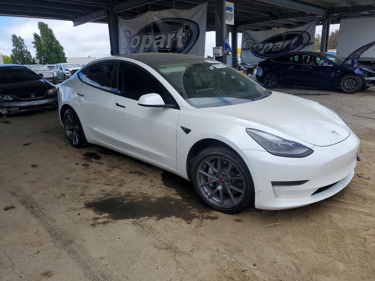 2022 Tesla Model 3 - Image 4