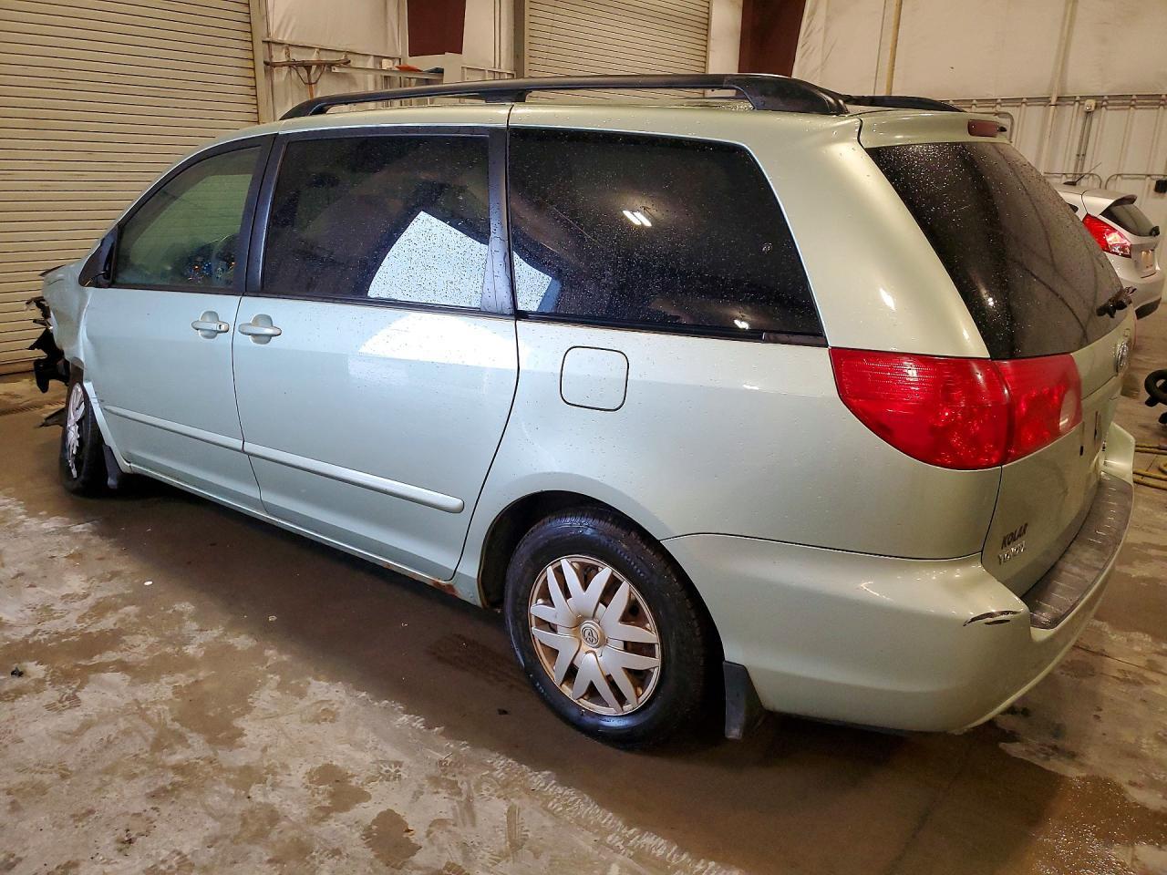 2006 Toyota Sienna Le 7 Passenger - Image 2