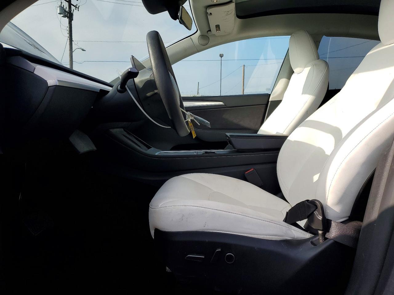 2025 Tesla Model Y - Фото 7