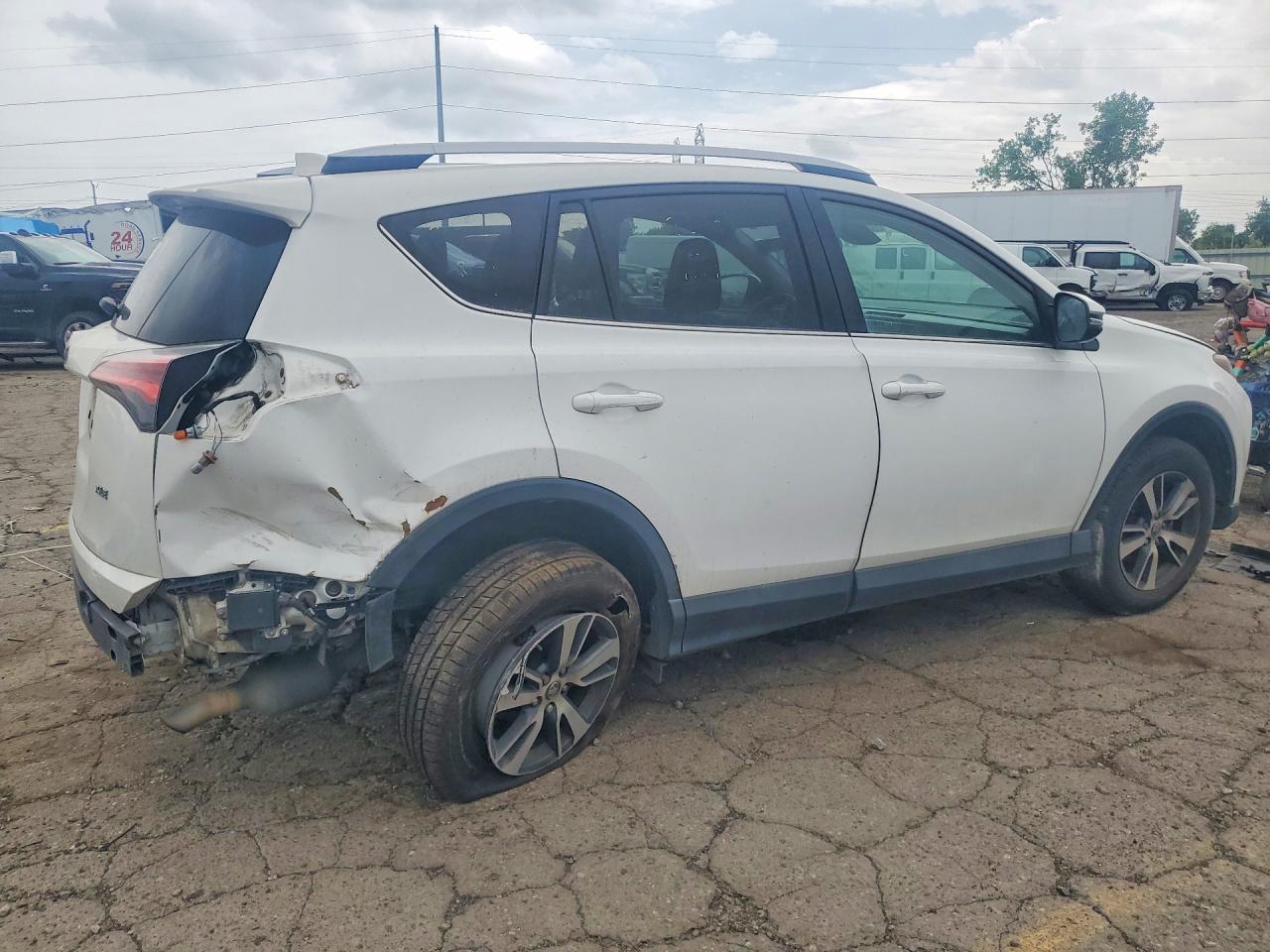 2018 Toyota Rav4 Xle - Image 3