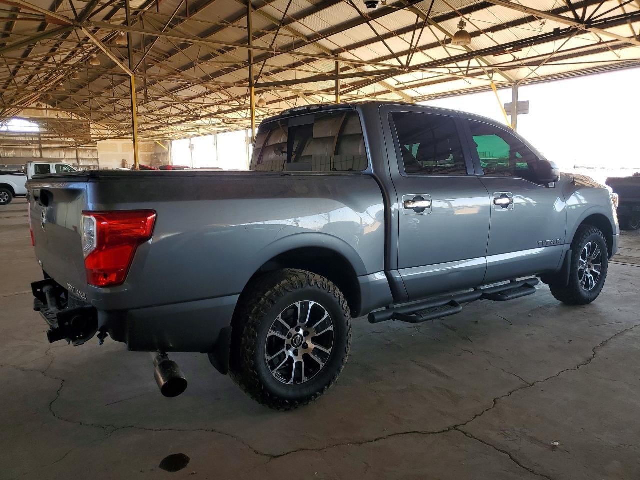 2021 Nissan Titan S - Фото 3