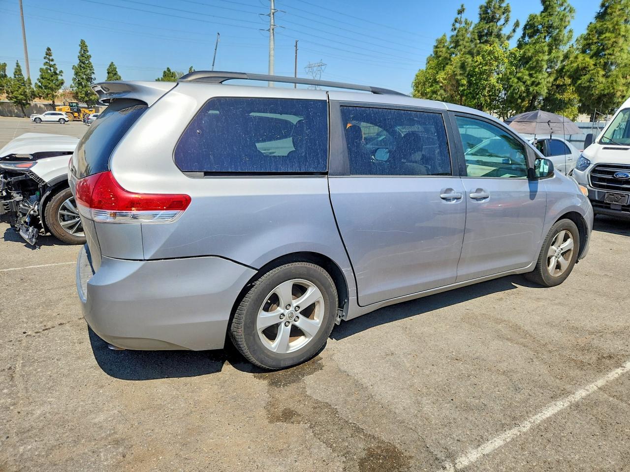 2012 Toyota Sienna Le - Image 3