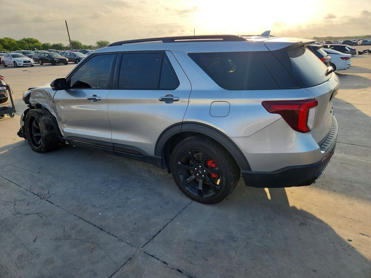 2020 Ford Explorer St - Image 2