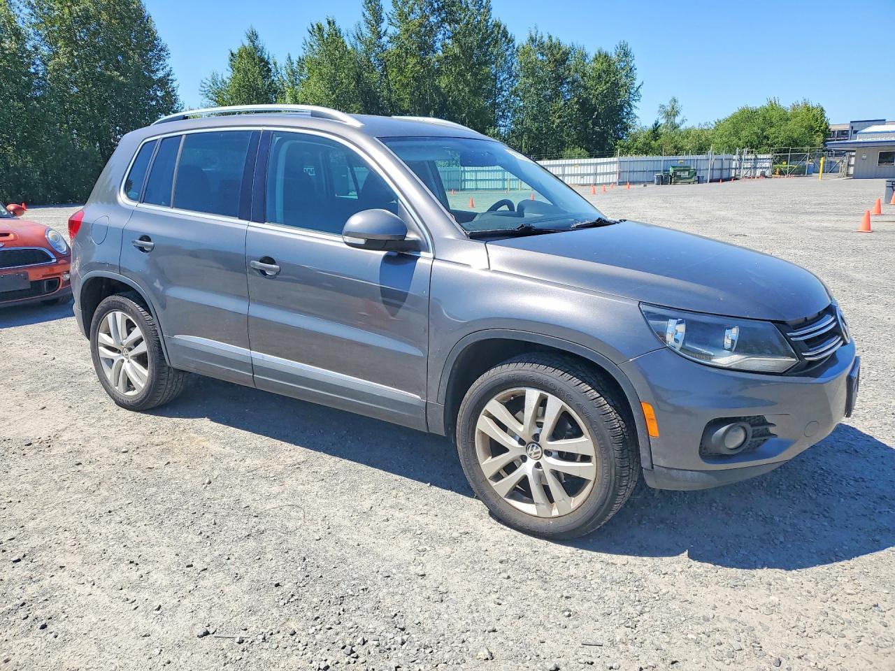 2013 Volkswagen Tiguan S - Image 4