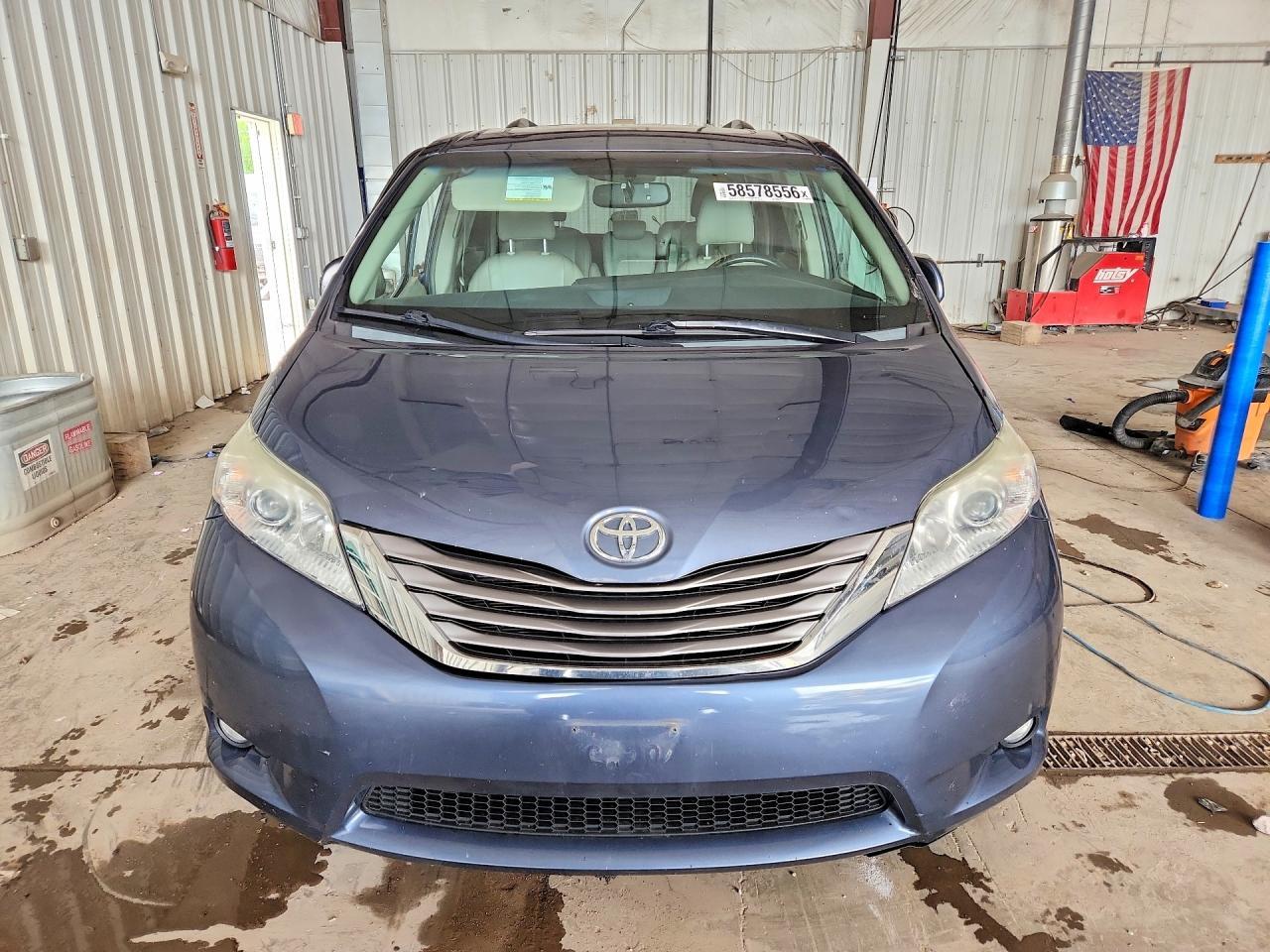 2015 Toyota Sienna Xle 8-Passenger - Image 5