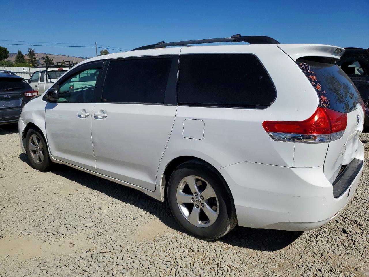 2013 Toyota Sienna Le - Image 2