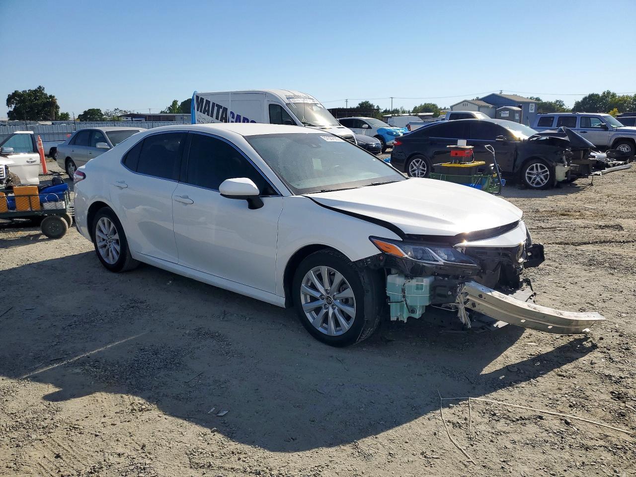 2018 Toyota Camry Le - Image 4