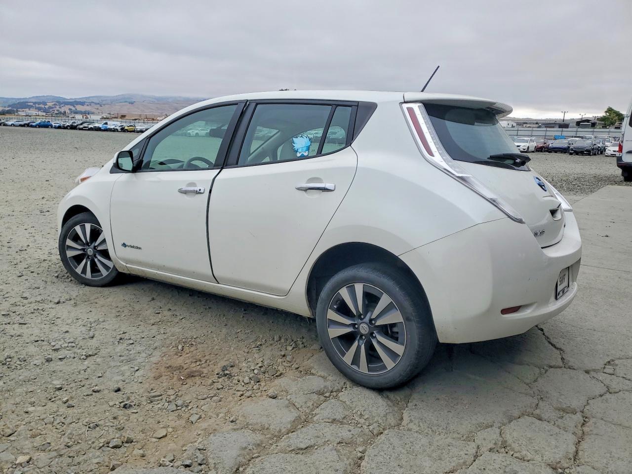2015 Nissan Leaf S - Image 2