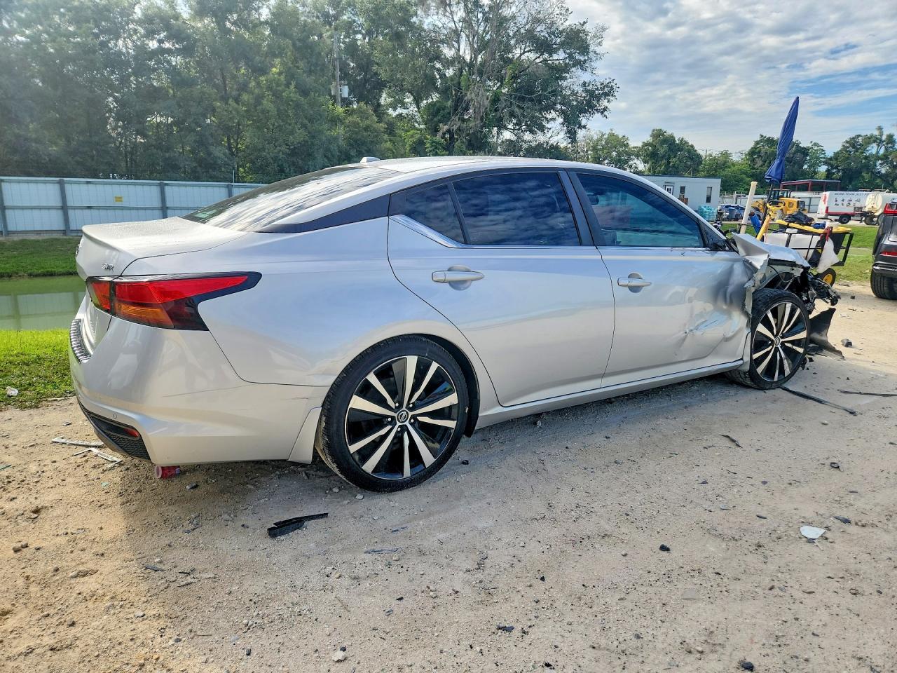 2020 Nissan Altima Sr - Фото 3