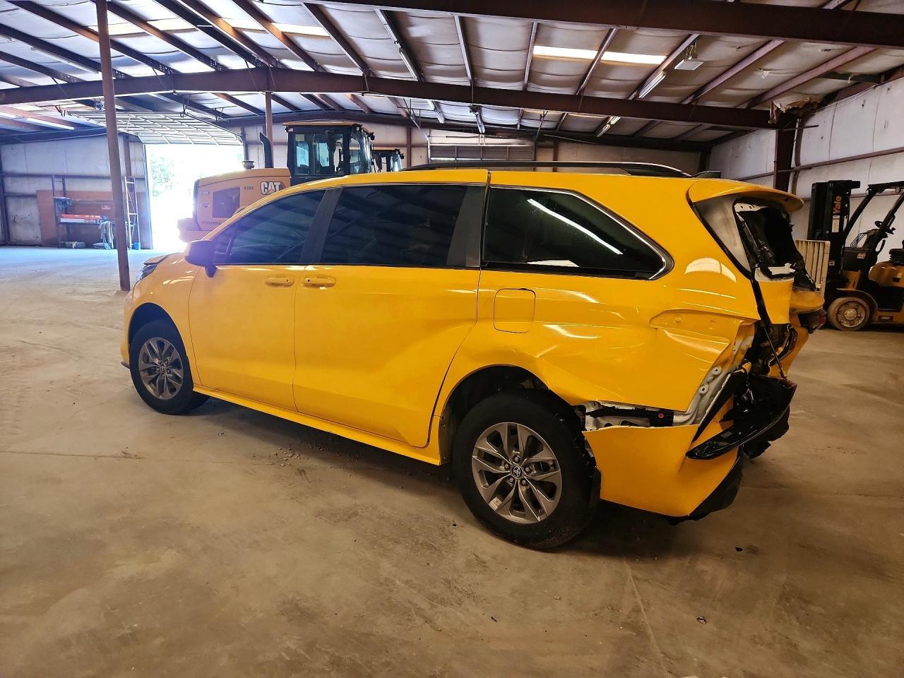 2025 Toyota Sienna Le - Image 2