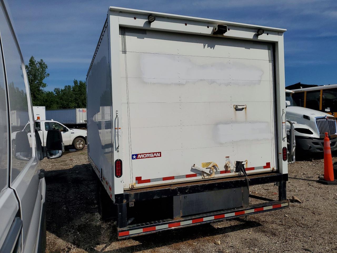 2021 Ford E350 Box Truck - Фото 2