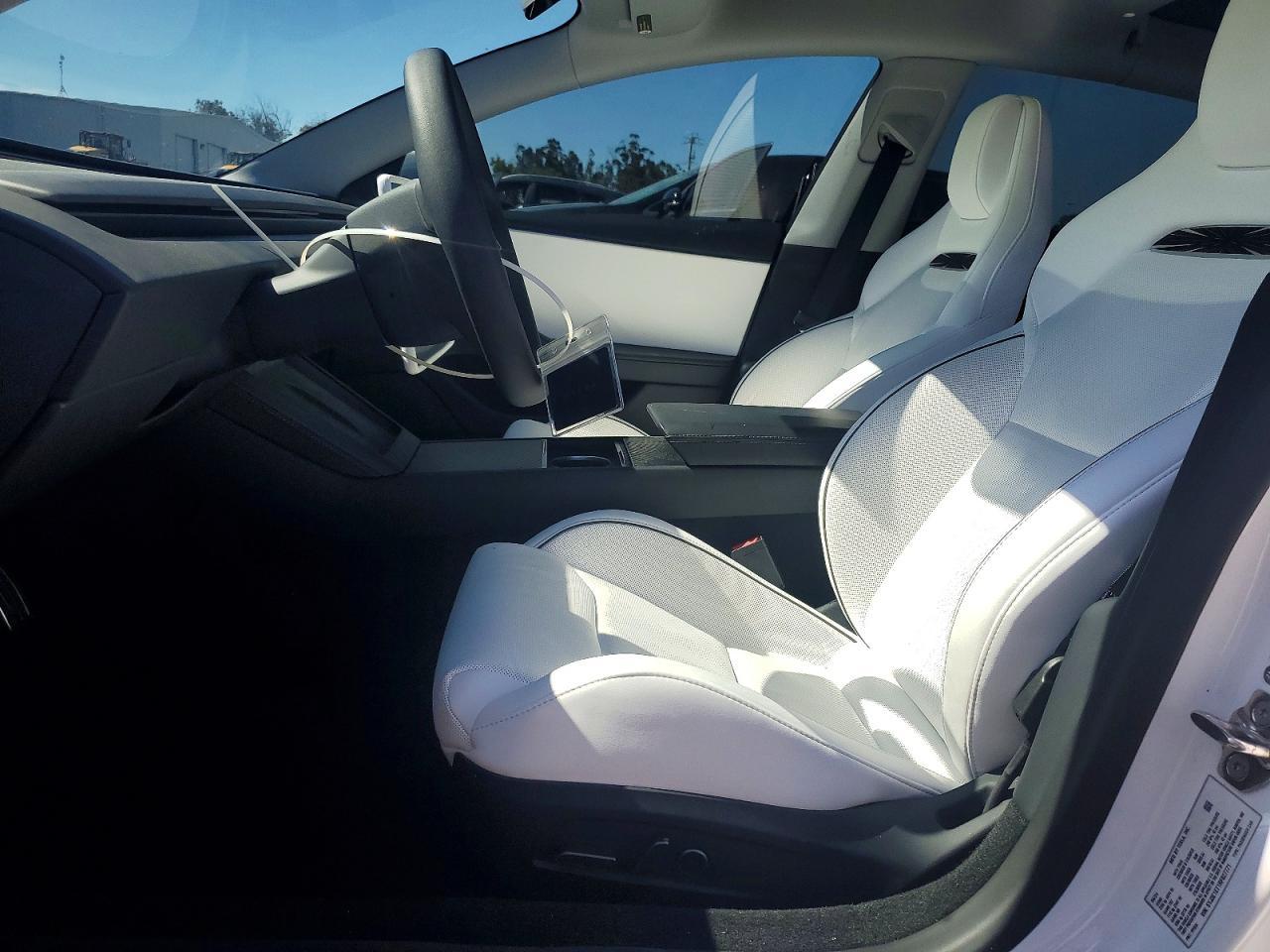 2024 Tesla Model 3 - Image 7