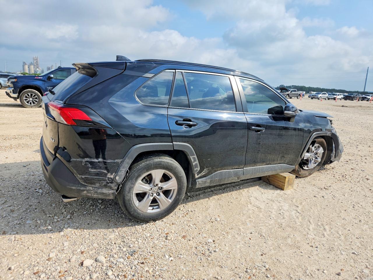 2023 Toyota Rav4 Xle - Image 3