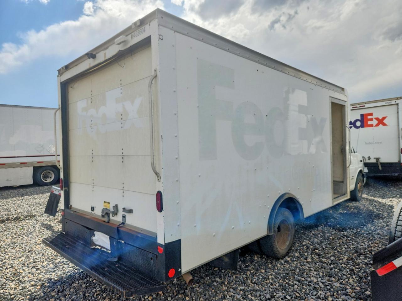 2021 Chevrolet Express G4500 - Фото 3