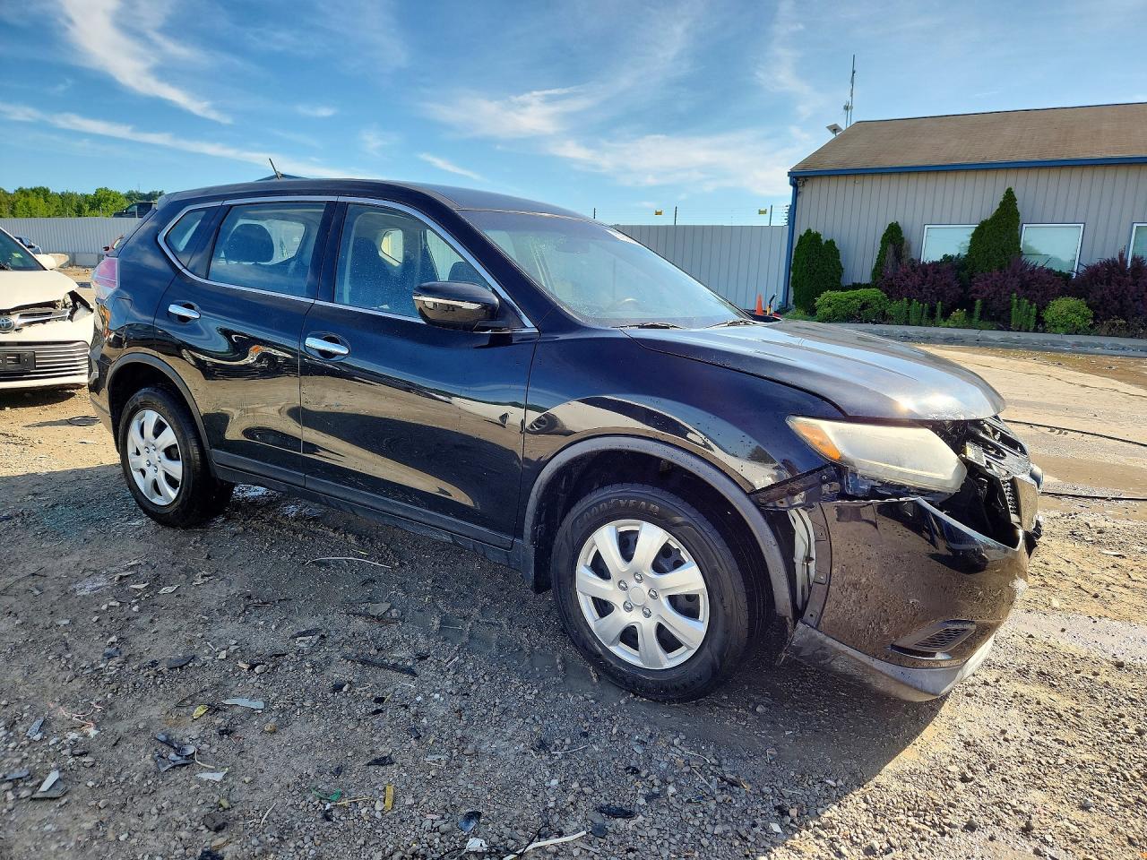 2015 Nissan Rogue S - Фото 4