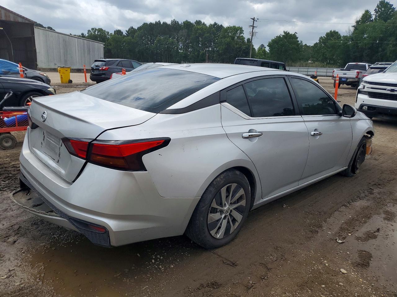 2019 Nissan Altima S - Фото 3