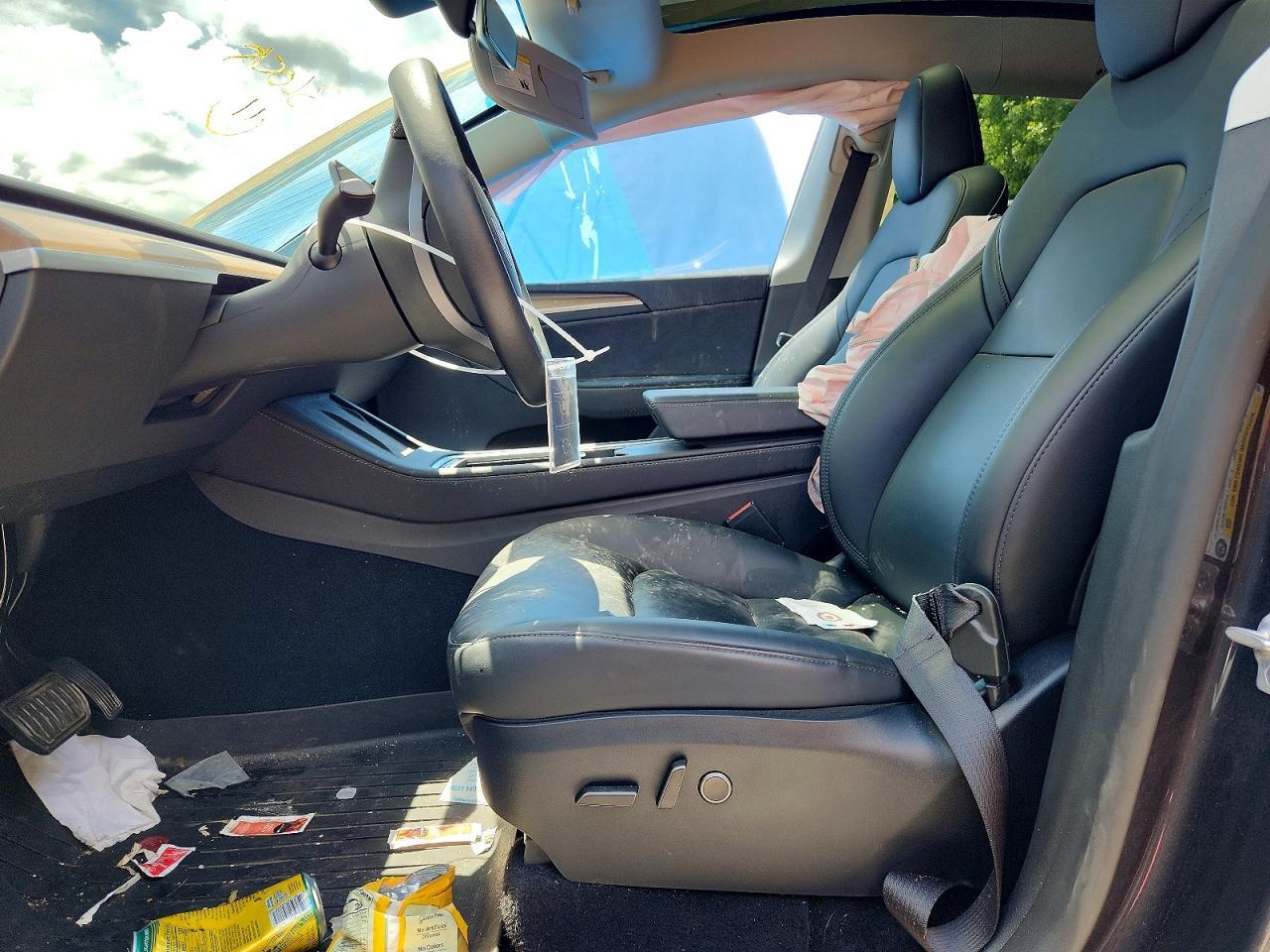 2025 Tesla Model Y - Фото 7