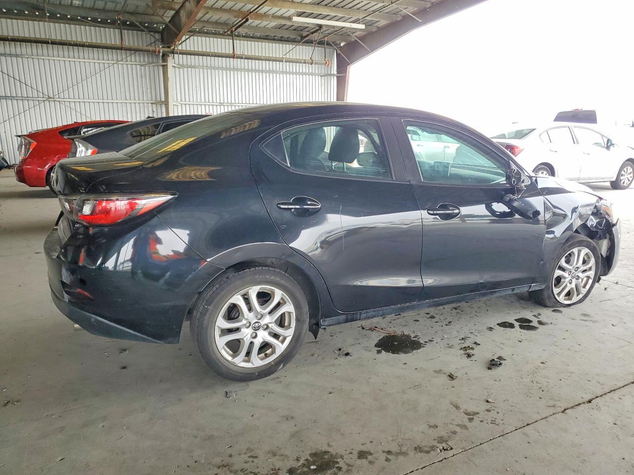 2017 Toyota Yaris Ia Base - Фото 3