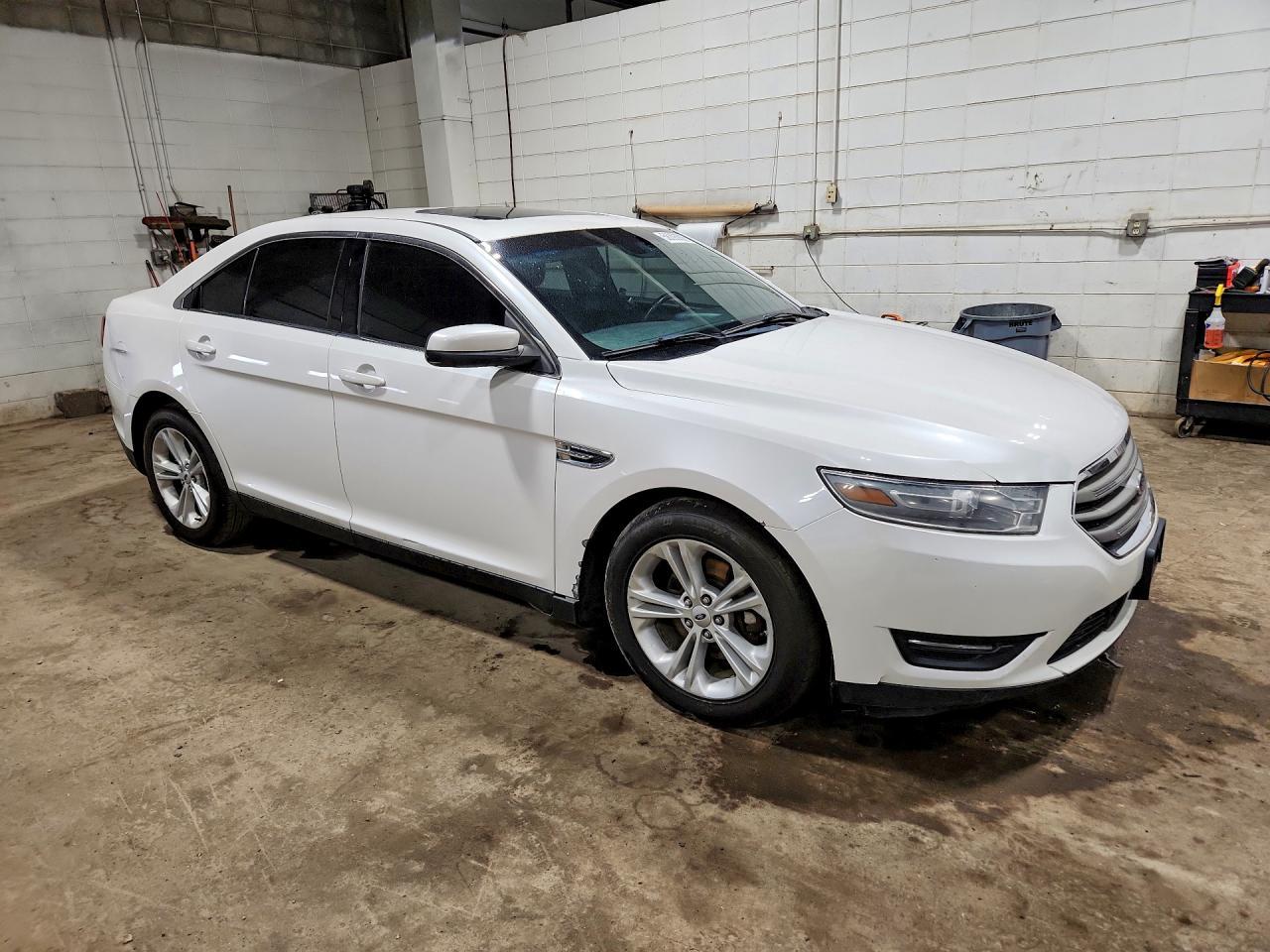 2014 Ford Taurus 4D - Image 4