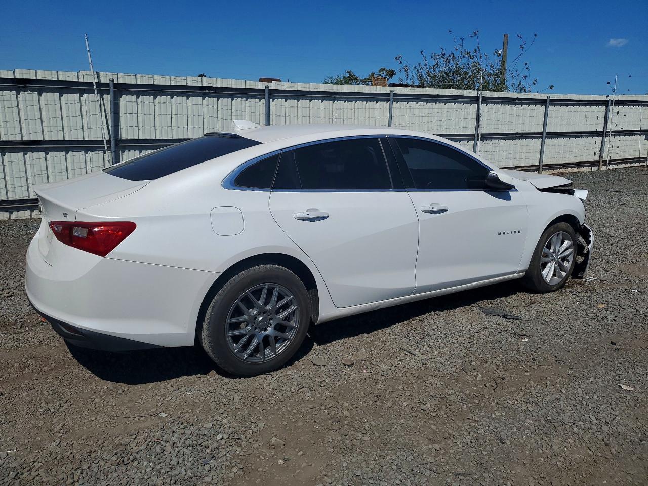 2017 Chevrolet Malibu Lt - Image 3