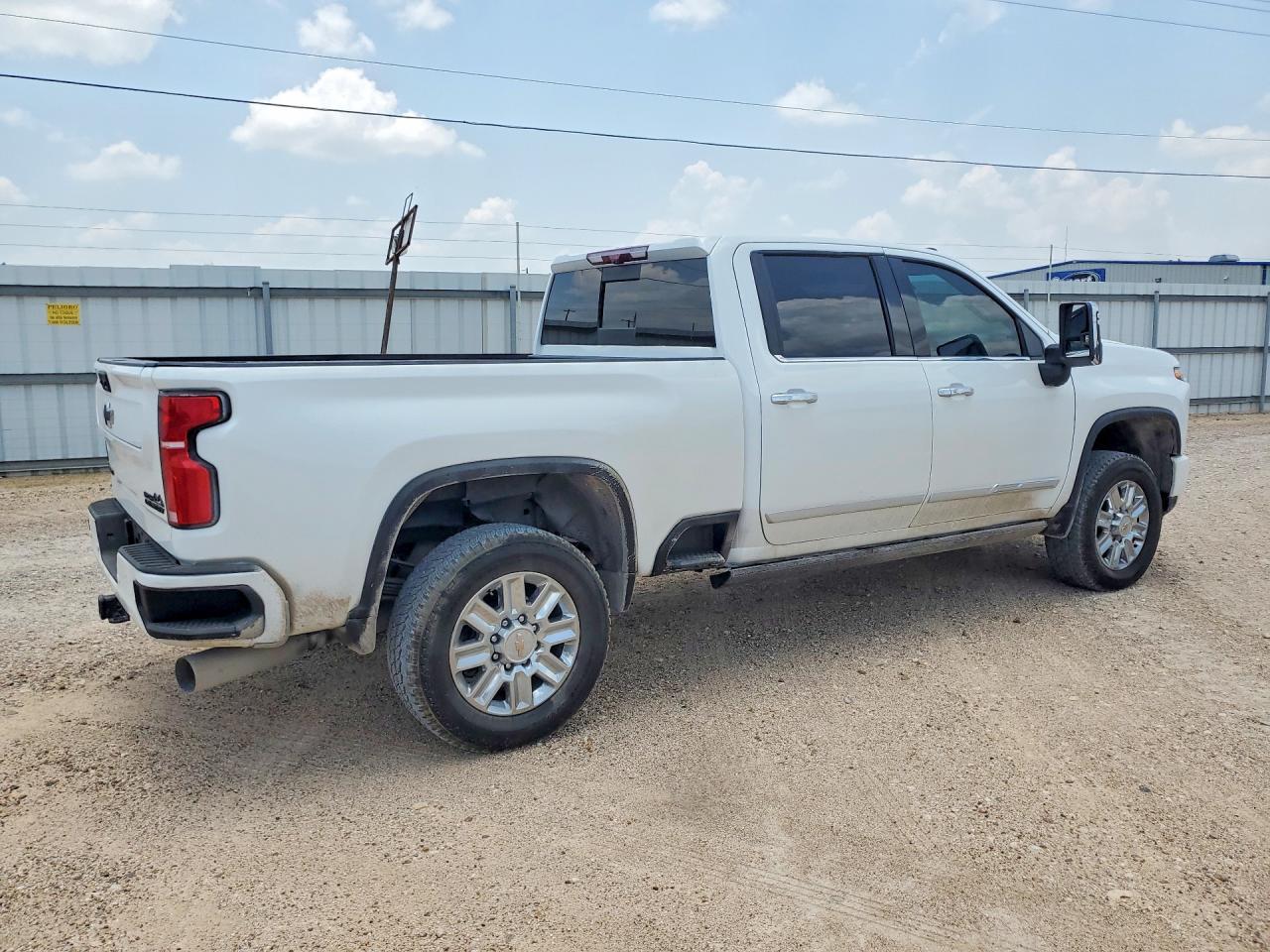 2024 Chevrolet Silverado K3500 High Country - Фото 3