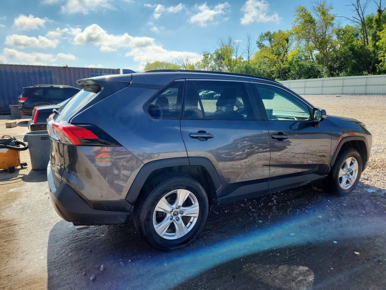 2021 Toyota Rav4 Xle - Image 3