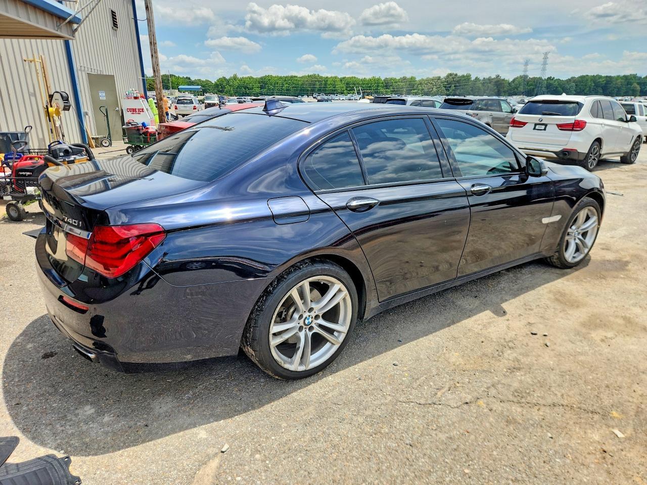 2015 BMW 740 I - Фото 3