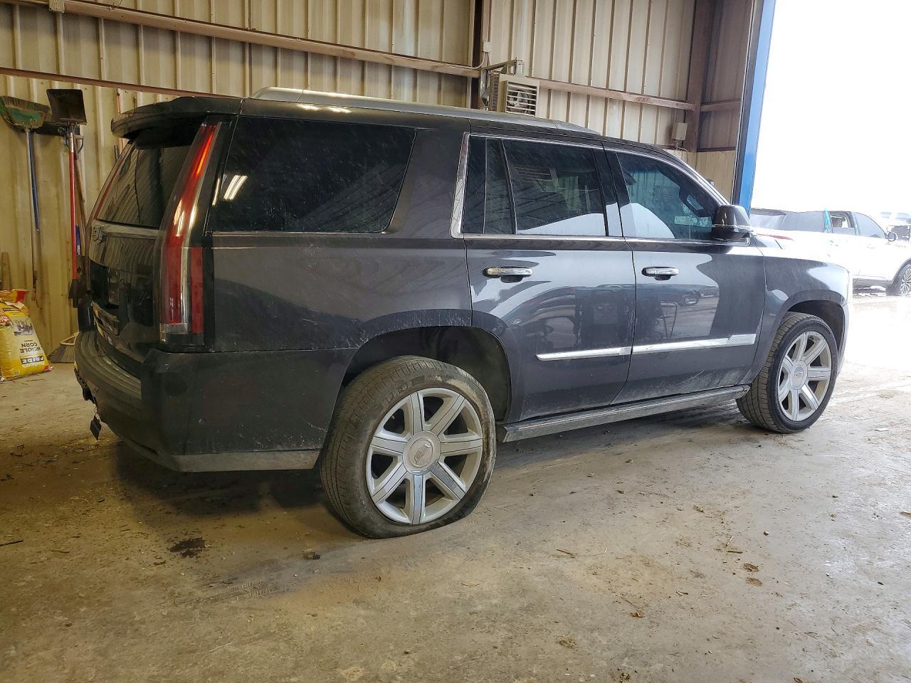 2018 Cadillac Escalade Premium Luxury - Image 3