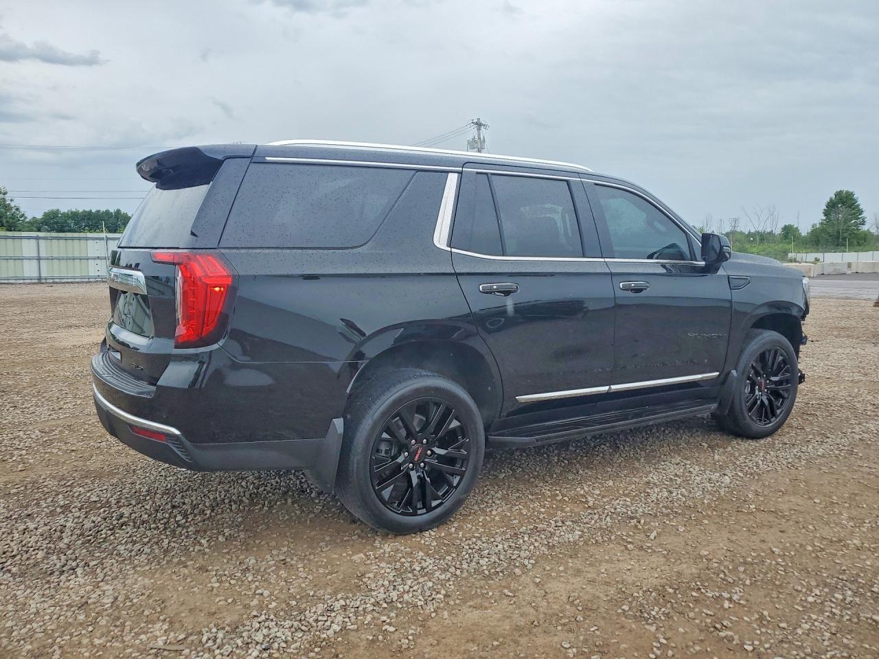 2023 GMC Yukon Slt - Image 3