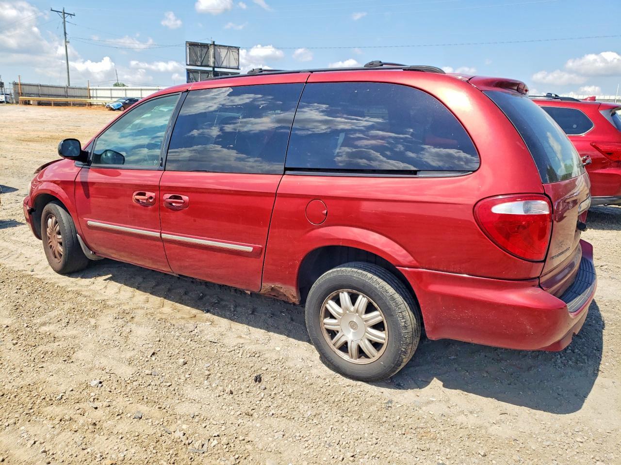 2007 Chrysler Town & Country Touring - Фото 2