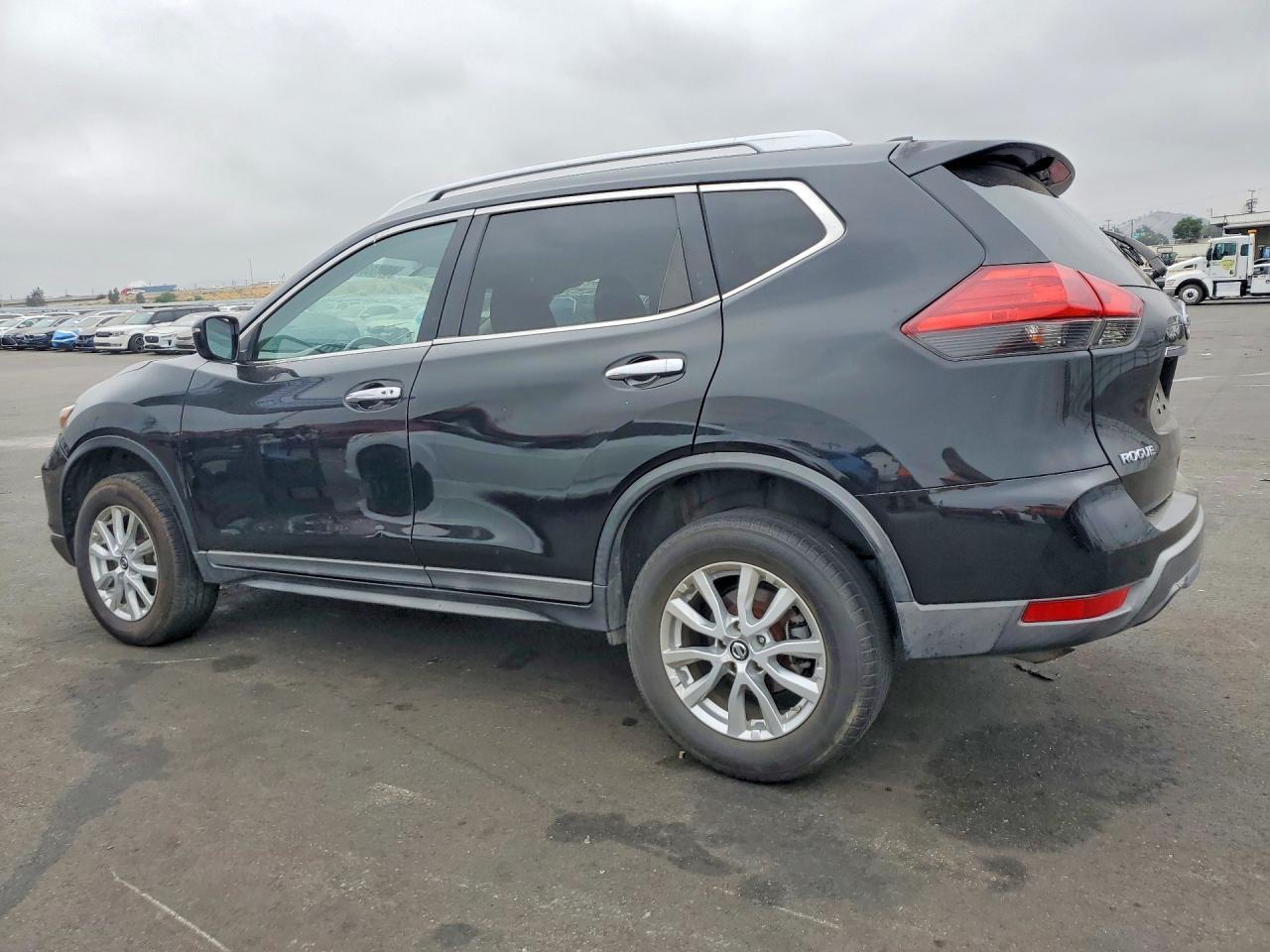 2017 Nissan Rogue Sv - Image 2