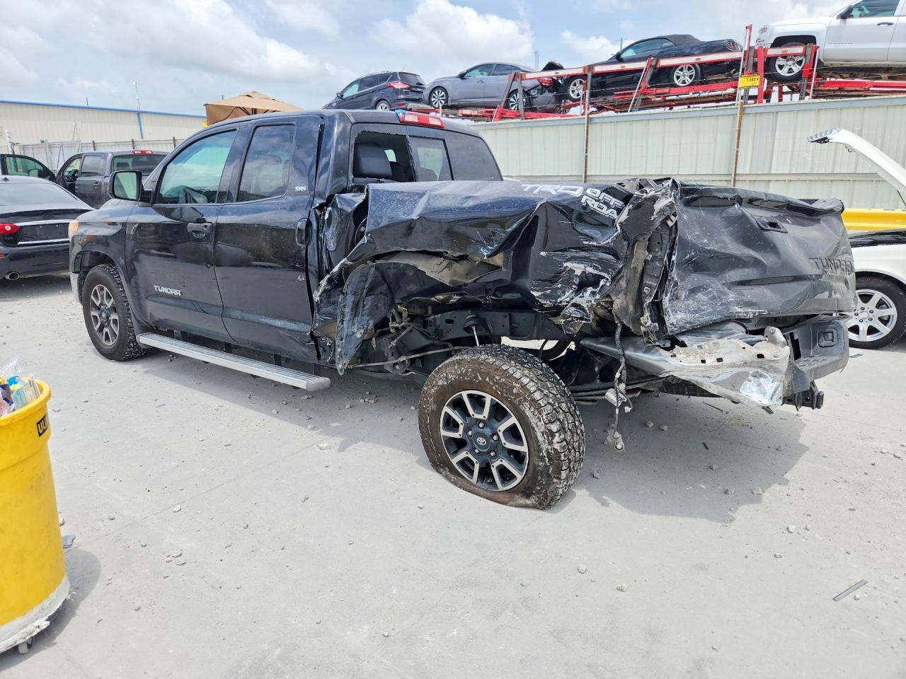 2016 Toyota Tundra Sr5 - Image 2