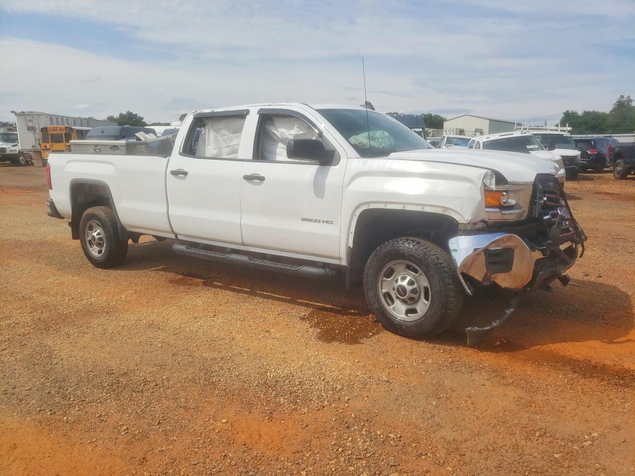2015 GMC Sierra C2500 Heavy Duty - Image 4