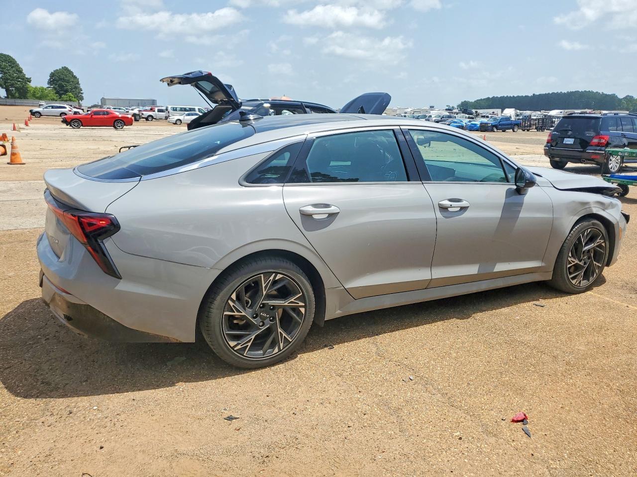 2025 Kia K5 Gt Line - Image 3