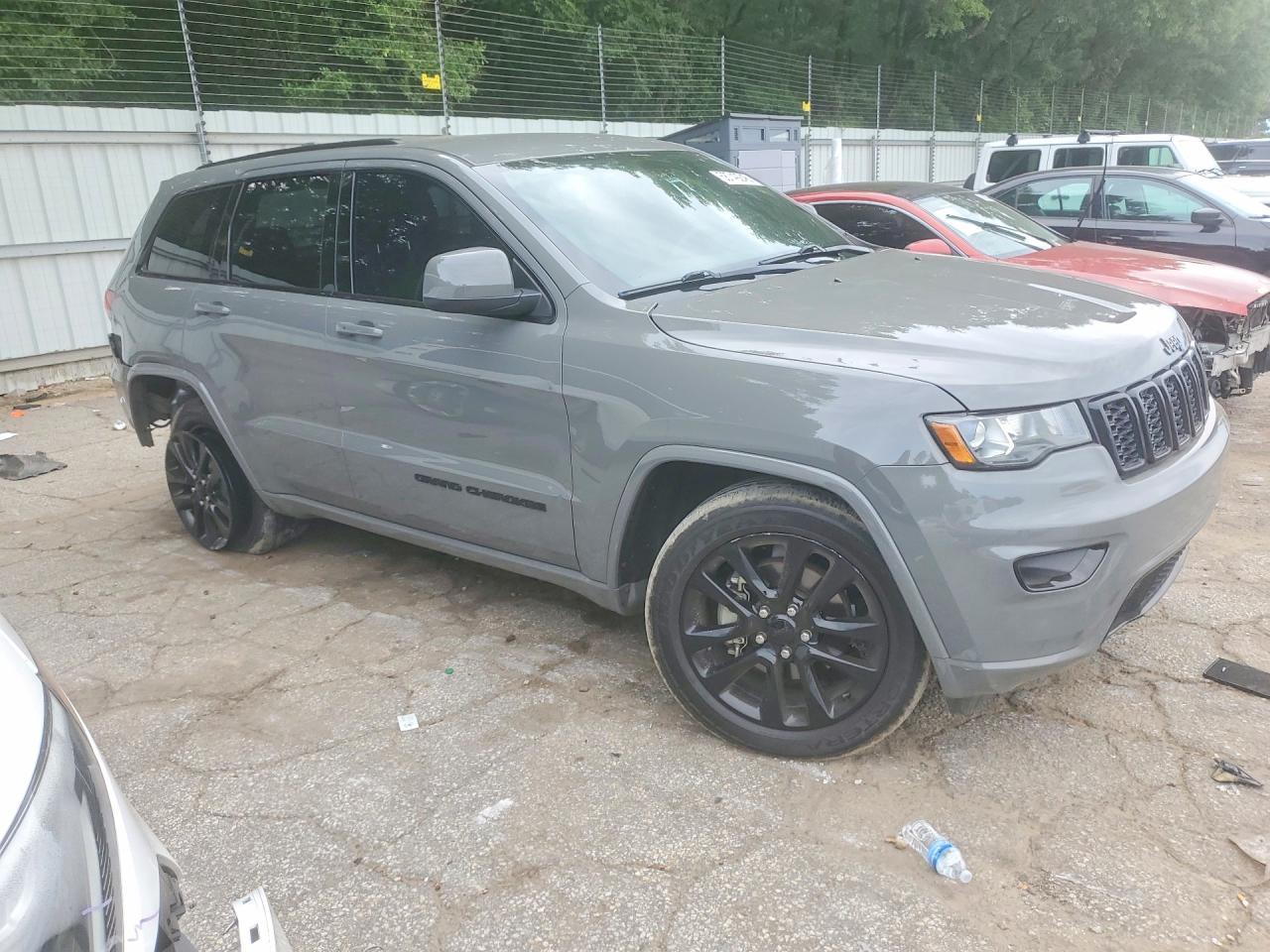 2019 Jeep Grand Cherokee Laredo - Image 4
