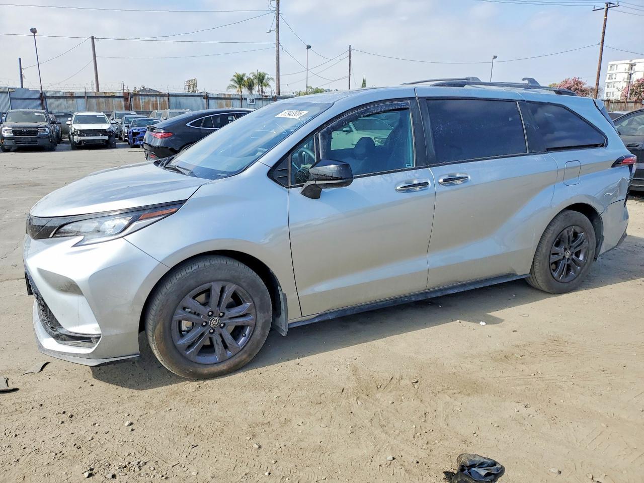 2025 Toyota Sienna Xse