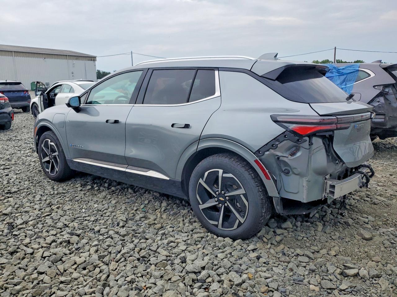 2025 Chevrolet Equinox Lt - Image 2