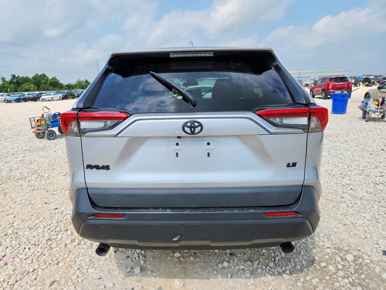 2021 Toyota Rav4 Le - Фото 6