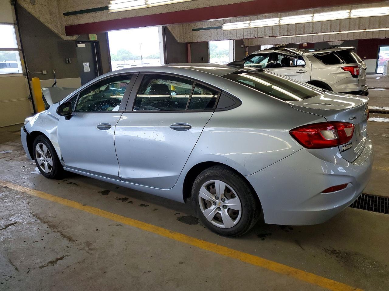 2018 Chevrolet Cruze Ls - Фото 2