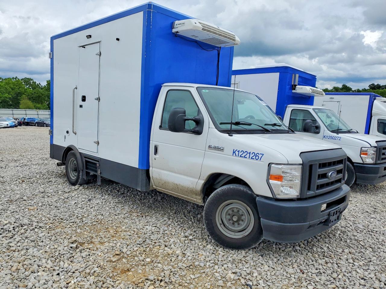2023 Ford E350 Refrigerated Box Truck - Фото 4