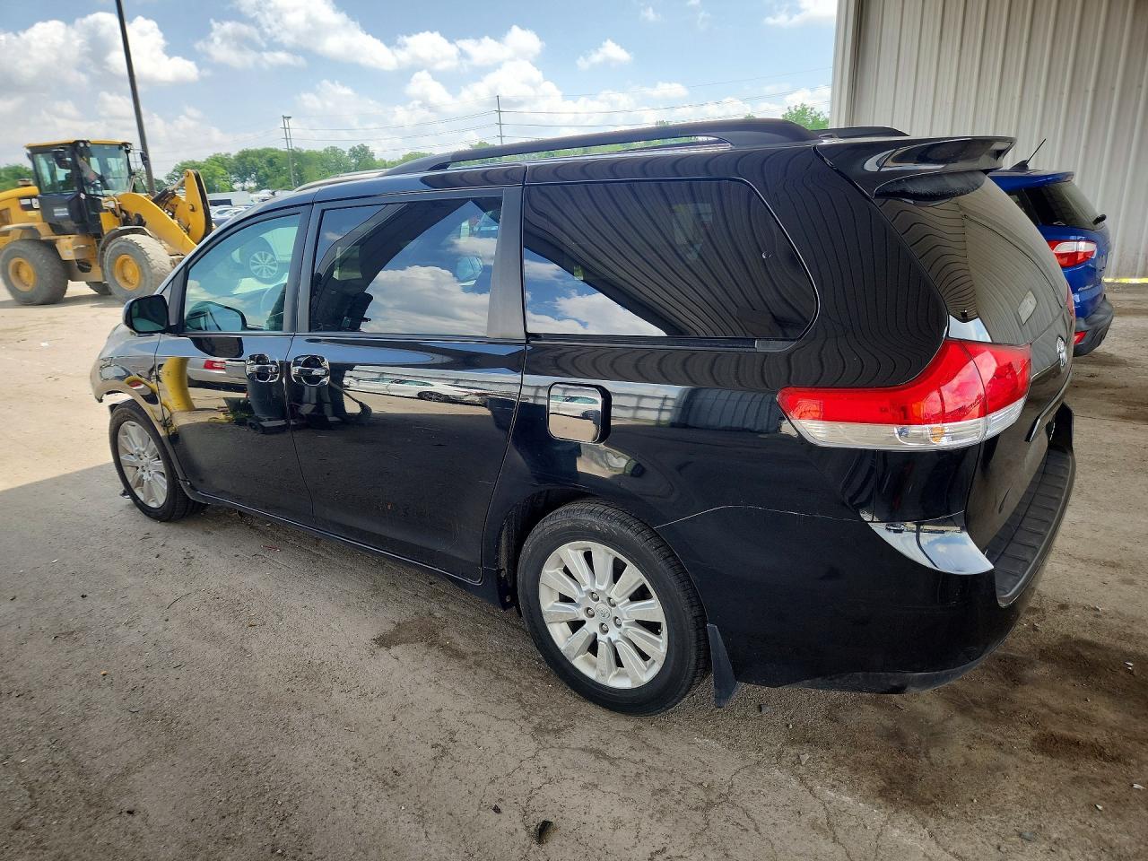 2011 Toyota Sienna Xle 7-Passenger - Image 2